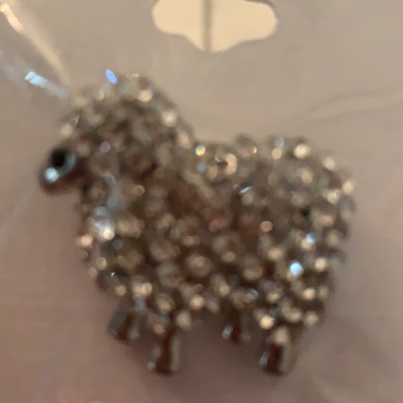 NWT Crystal sheep pin! It’s well-made and cute! - Picture 3 of 3